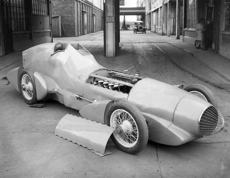 Illustration for article titled The Blazing Fast Evolution of Land Speed Record Cars